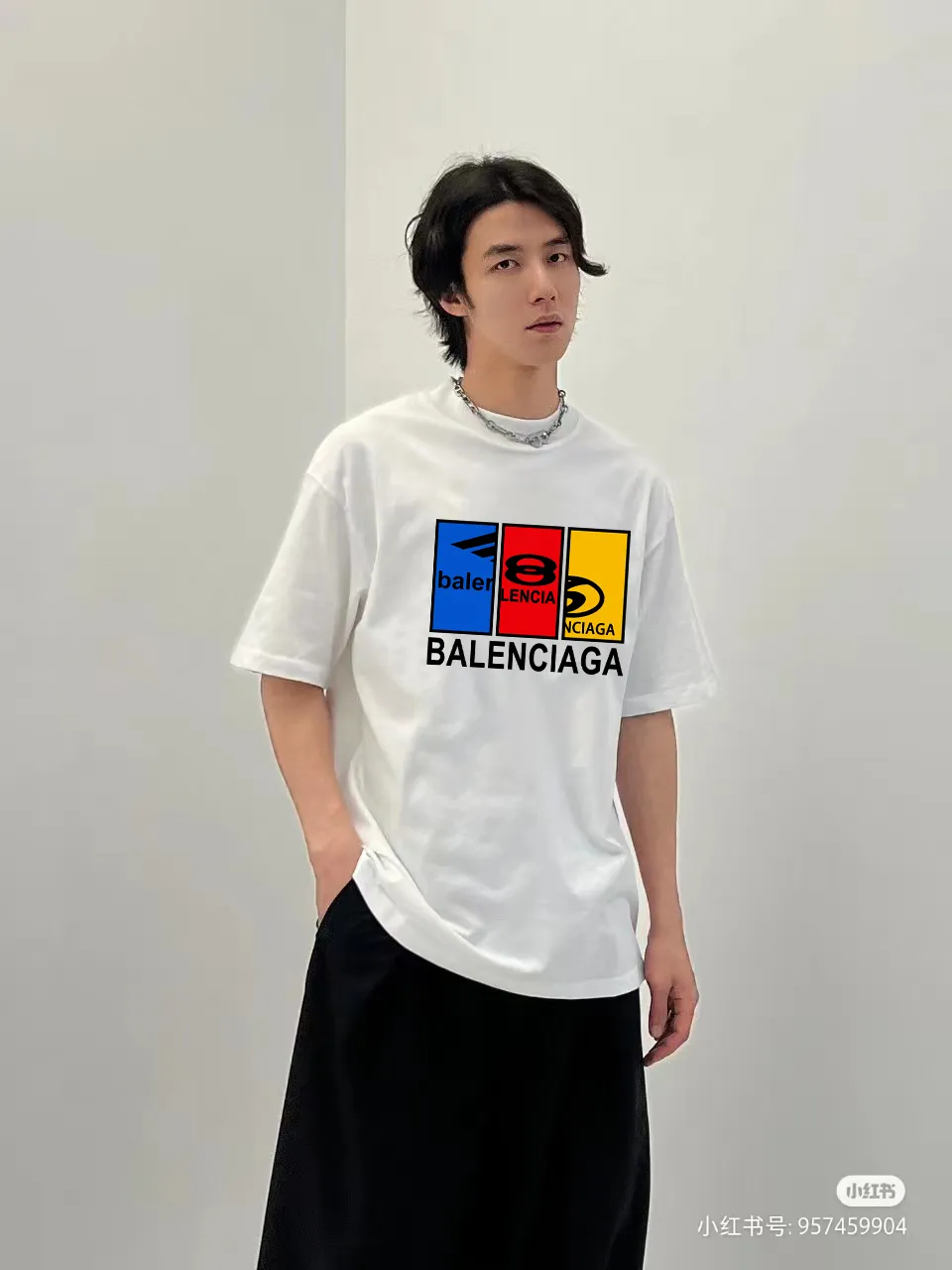 P80✨🔥 BALENCIAGA Paris lettering printed short-sleeved T-shirt. Custom-woven and dyed 300 grams of combed cotton heavyweight fabric. Zero color difference in threads. Perfect details. Different from the current currency version. Welcome to compare. Same Style for men and women. Must-sell in the picture above. Color: White Black Size: 1 2 3 4